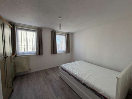 Kemps Drive, Saltwell Lane, London, Image 10