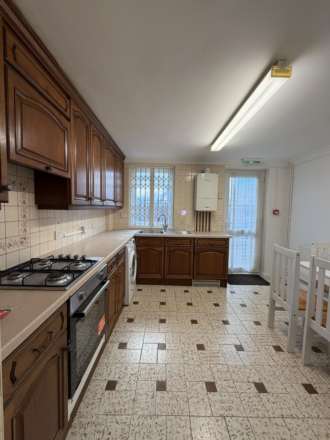 Kemps Drive, Saltwell Lane, London, Image 15