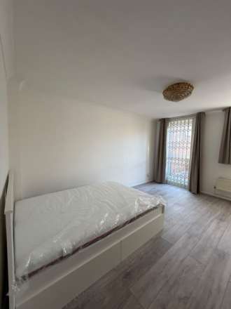 Kemps Drive, Saltwell Lane, London, Image 2