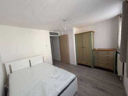 Kemps Drive, Saltwell Lane, London, Image 5
