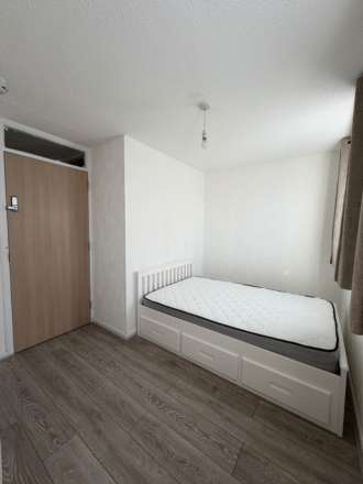 Kemps Drive, Saltwell Lane, London, Image 7