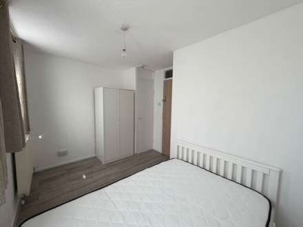 Kemps Drive, Saltwell Lane, London, Image 8