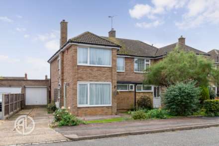 Property For Sale Grovelands Ave, Hitchin