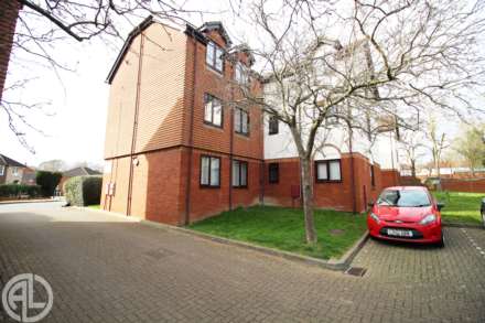 Cromwell Road, Letchworth Garden City, SG6 1DT