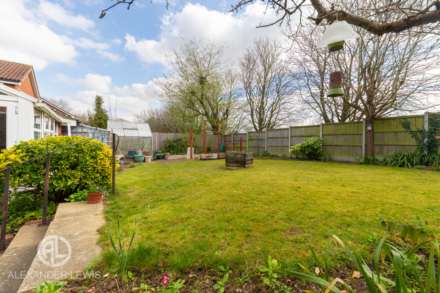 Bell Acre Gardens, Letchworth Garden City, SG6 2BY, Image 17