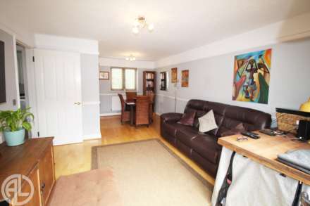 Warren Close, Letchworth Garden City, SG6 4EH, Image 3