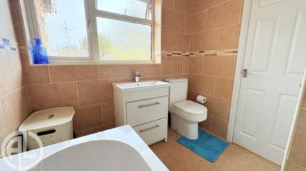 Brayes Manor, Stotfold, SG5 4DW, Image 10