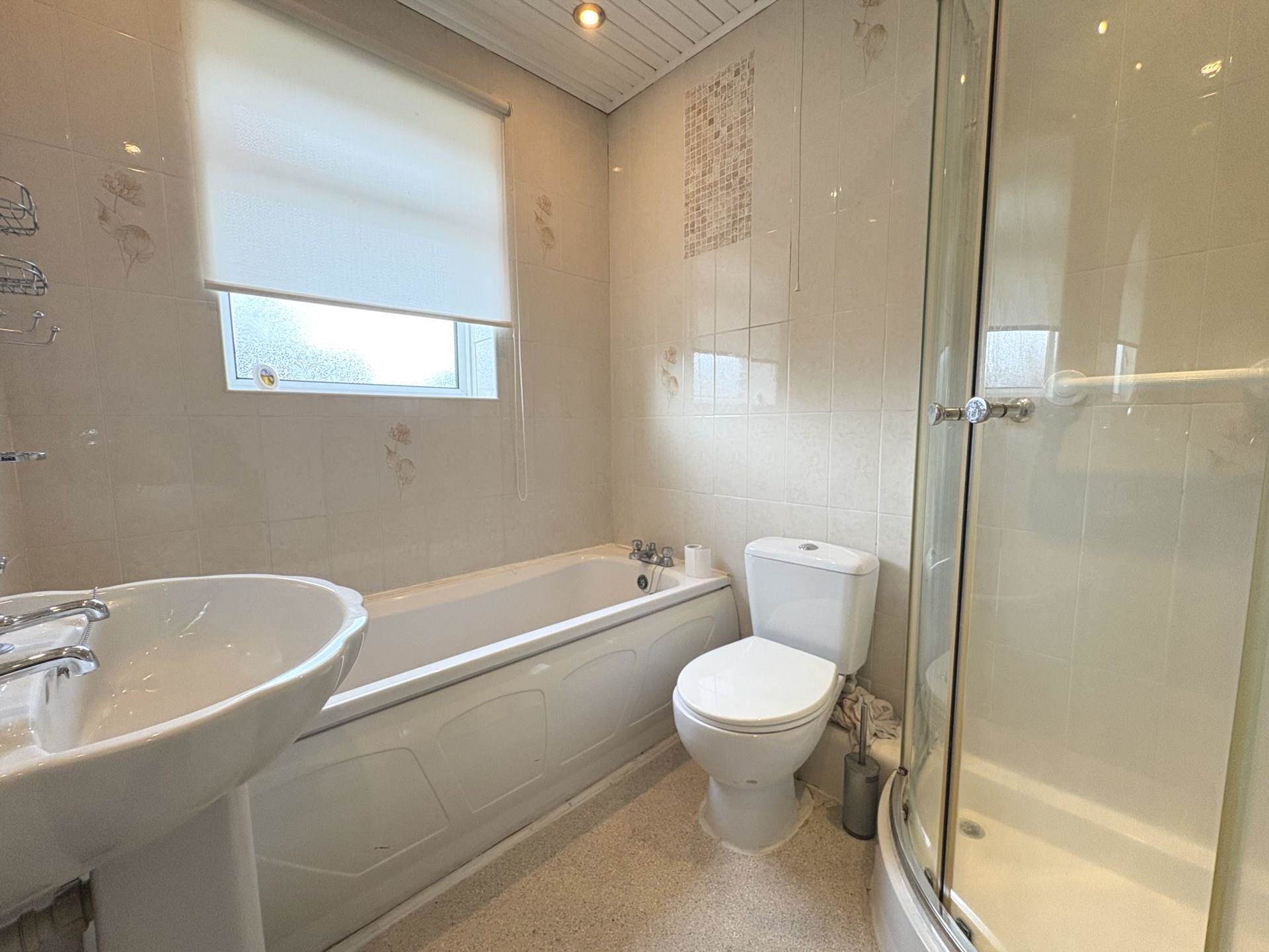 Holden Fold Lane, Royton, Image 13