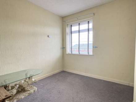 Holden Fold Lane, Royton, Image 11