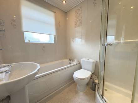 Holden Fold Lane, Royton, Image 13