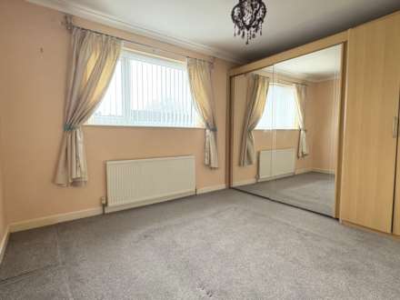 Holden Fold Lane, Royton, Image 7