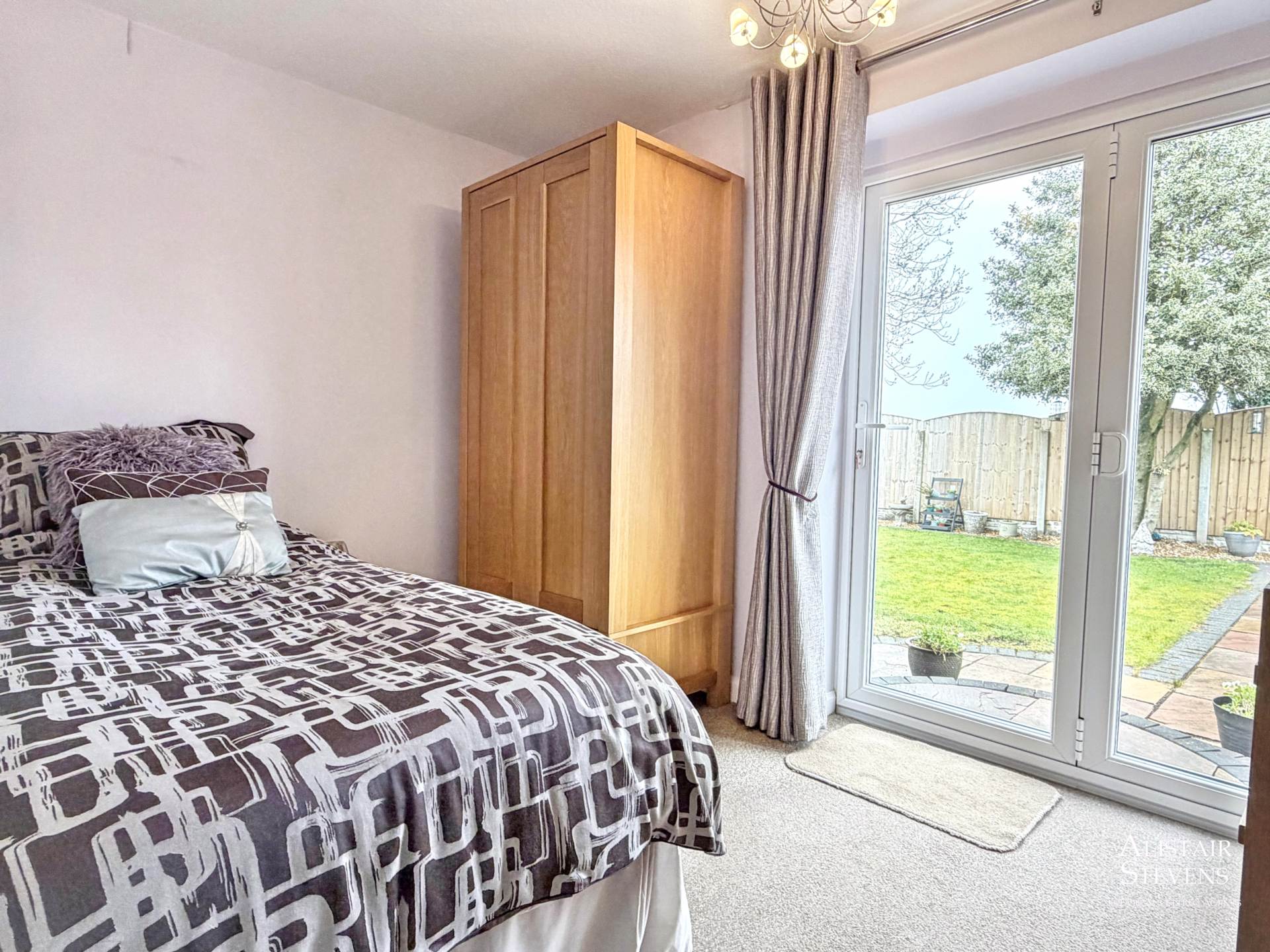 Ashdown Way, Shaw, Image 12