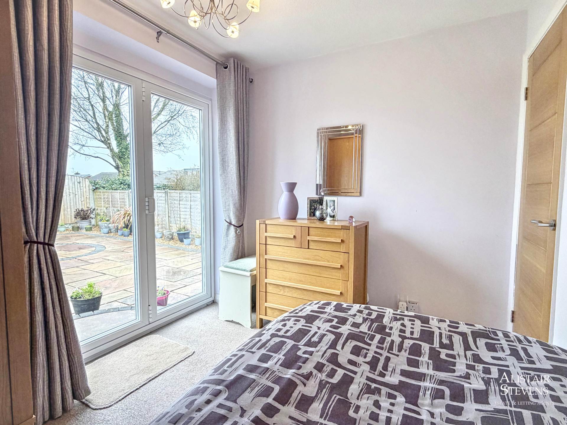 Ashdown Way, Shaw, Image 13