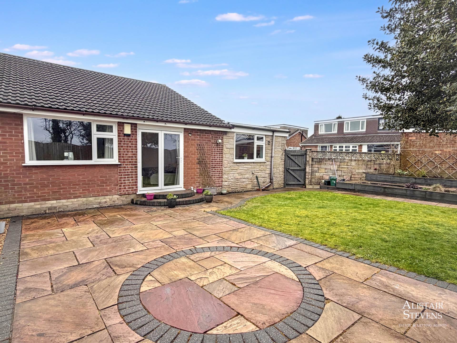 Ashdown Way, Shaw, Image 16