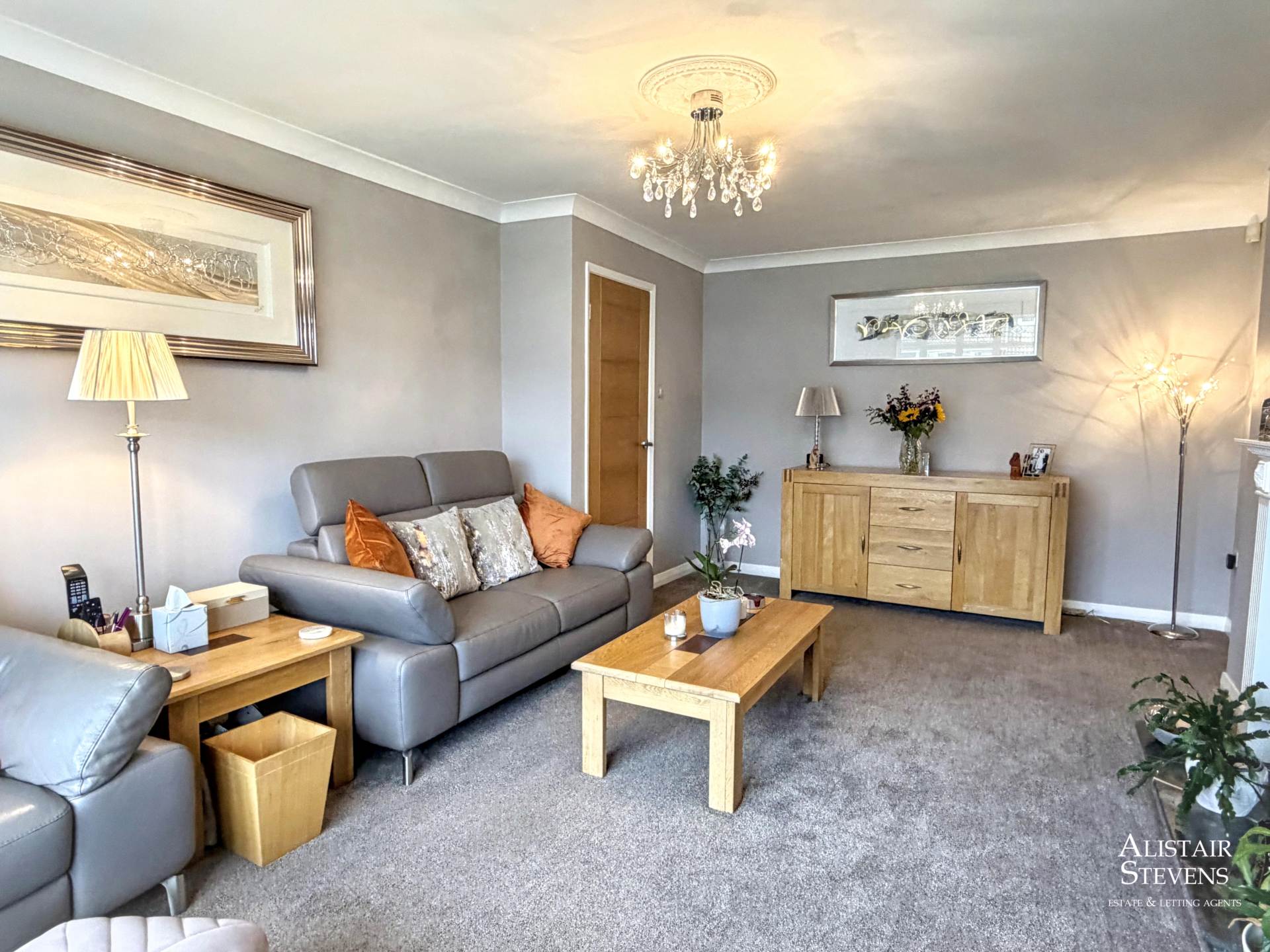 Ashdown Way, Shaw, Image 3