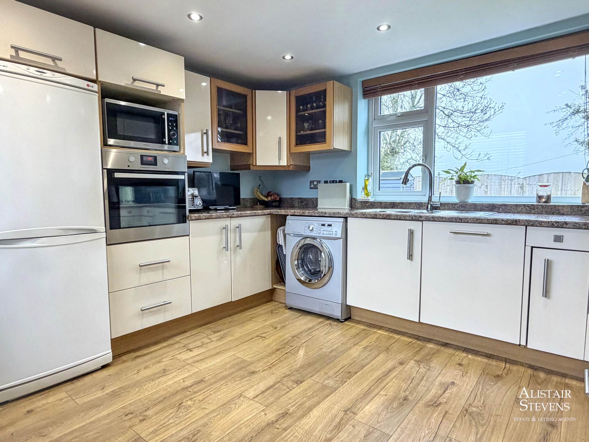 Ashdown Way, Shaw, Image 5