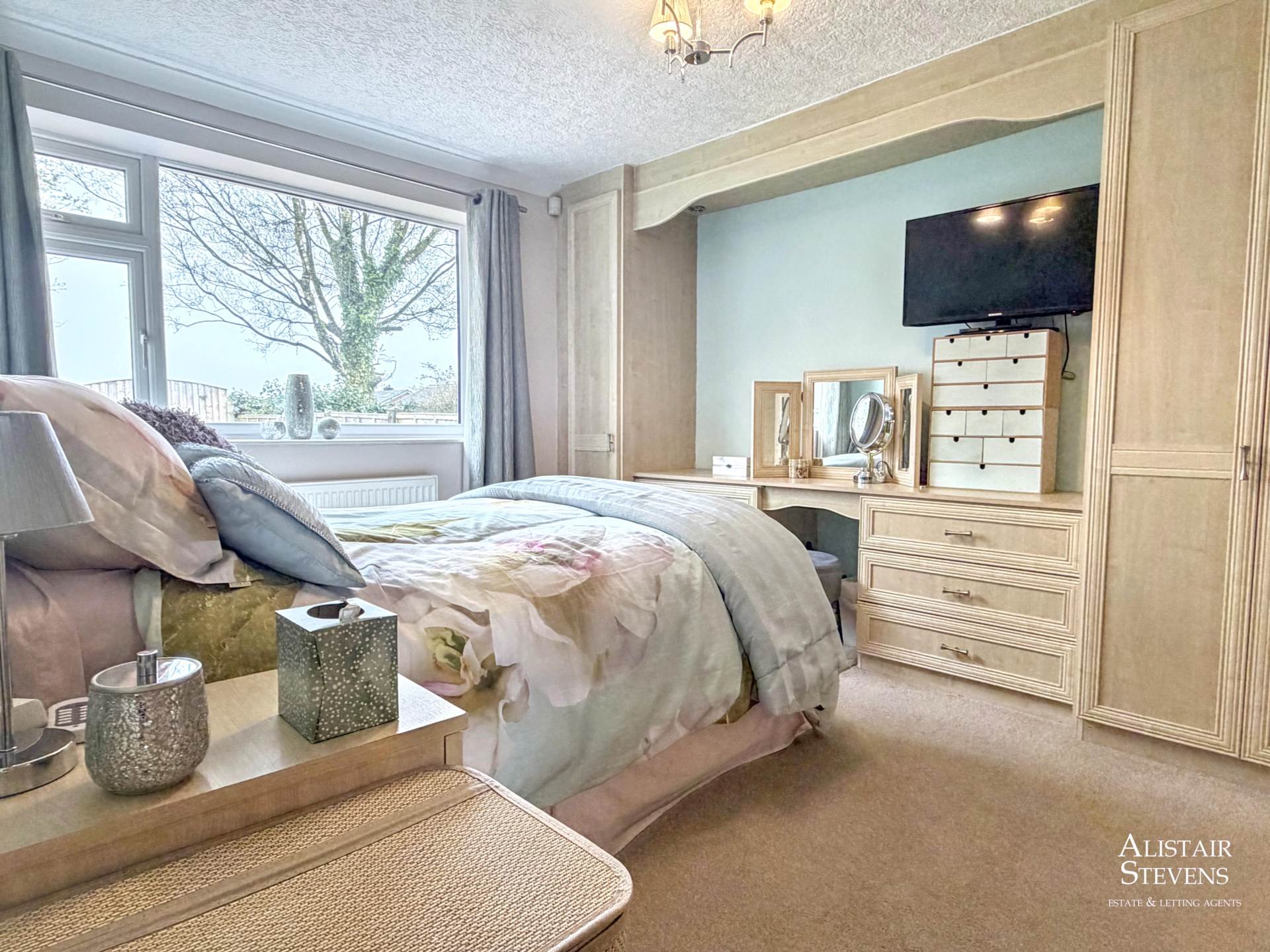 Ashdown Way, Shaw, Image 8