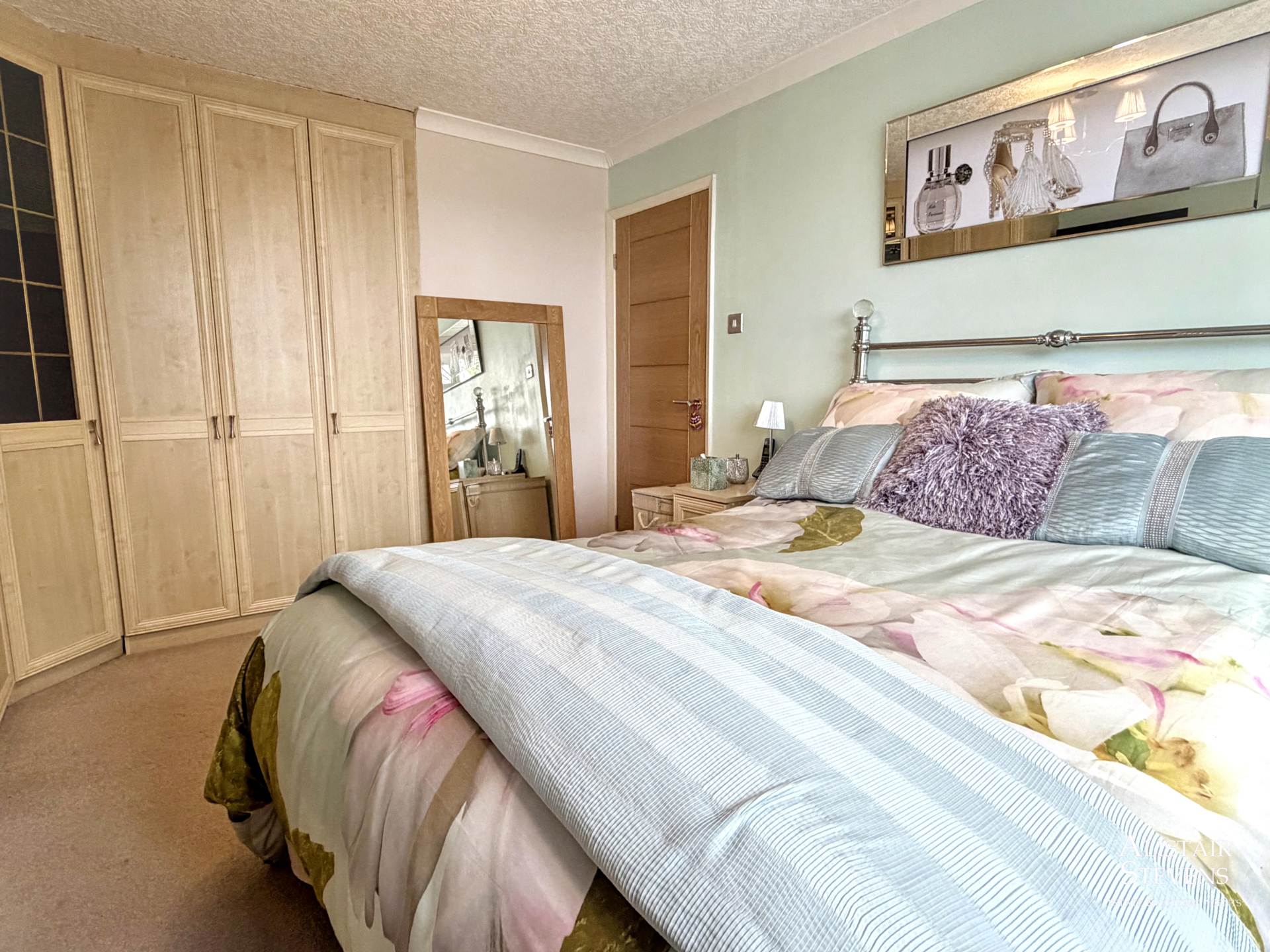 Ashdown Way, Shaw, Image 9