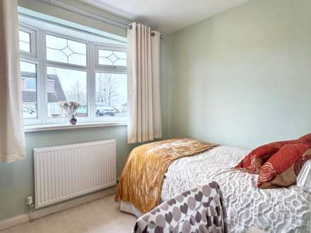 Ashdown Way, Shaw, Image 10