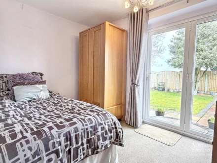 Ashdown Way, Shaw, Image 12