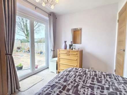 Ashdown Way, Shaw, Image 13