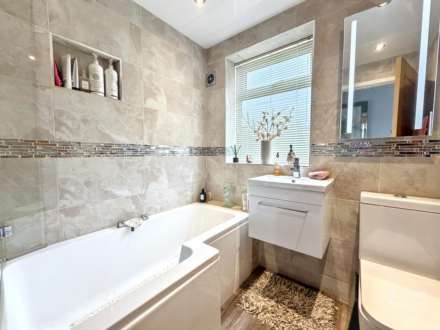 Ashdown Way, Shaw, Image 14