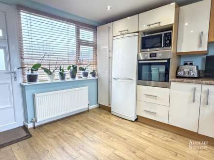 Ashdown Way, Shaw, Image 4