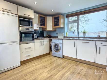 Ashdown Way, Shaw, Image 5