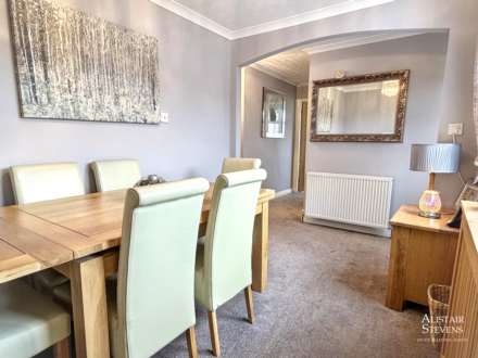 Ashdown Way, Shaw, Image 7