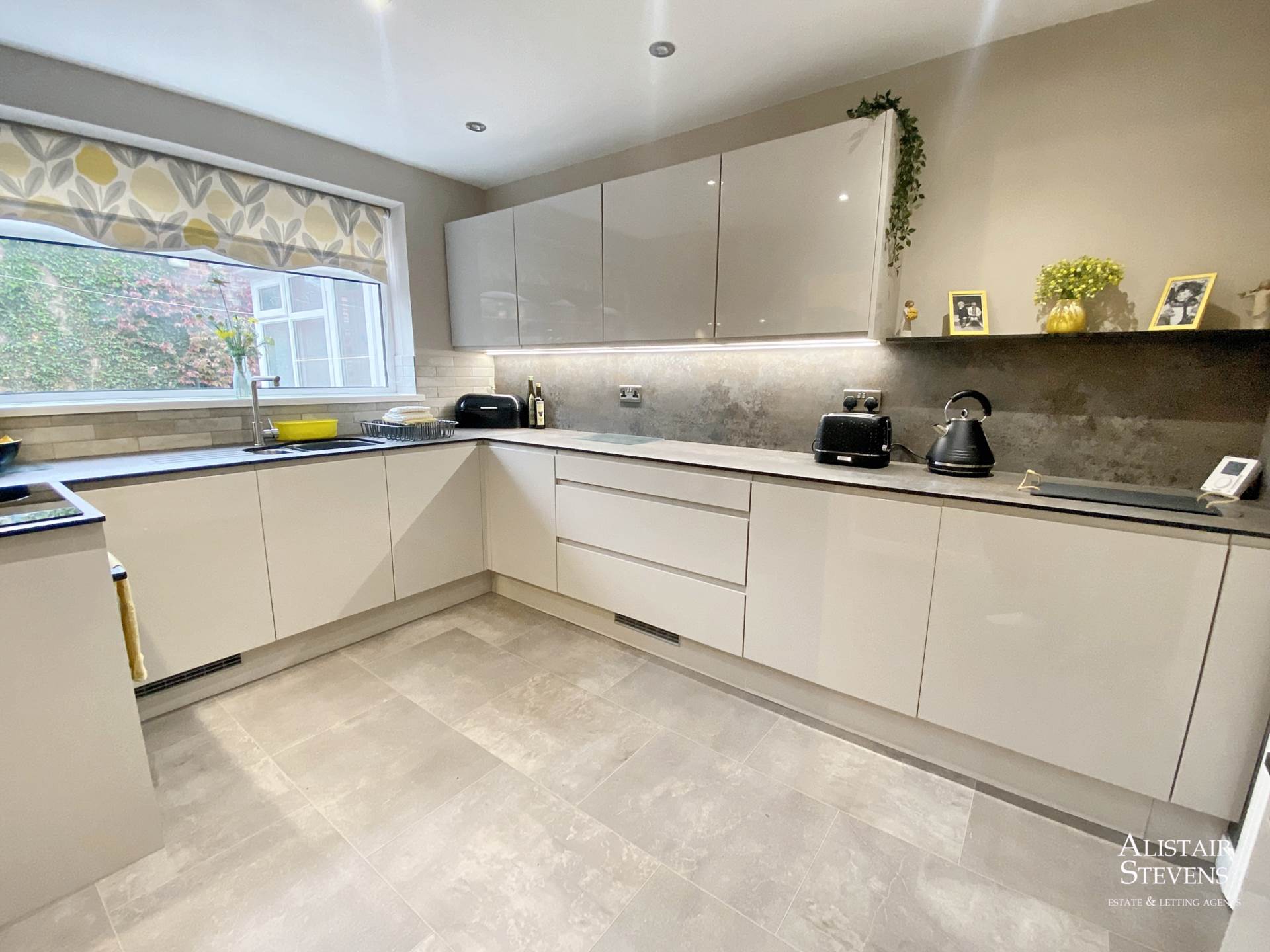 Delta Close, Royton, Image 5