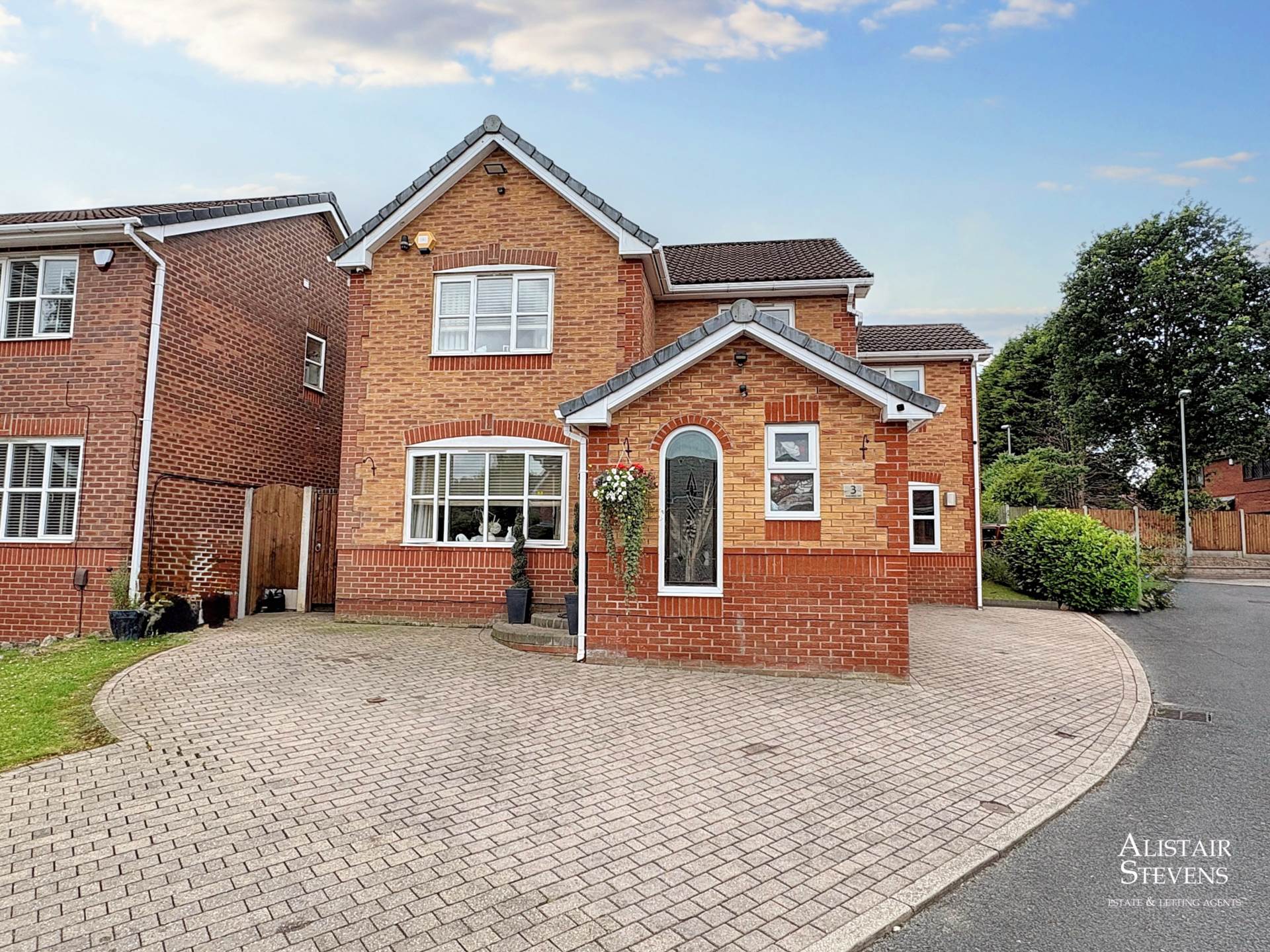 Marlwood Way, Royton, Image 1