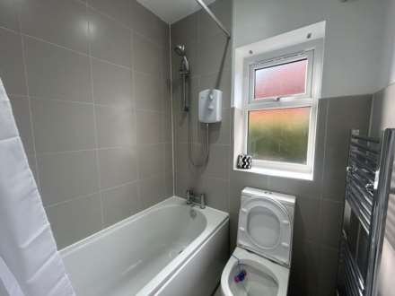 Carlton Way, Royton, Image 6