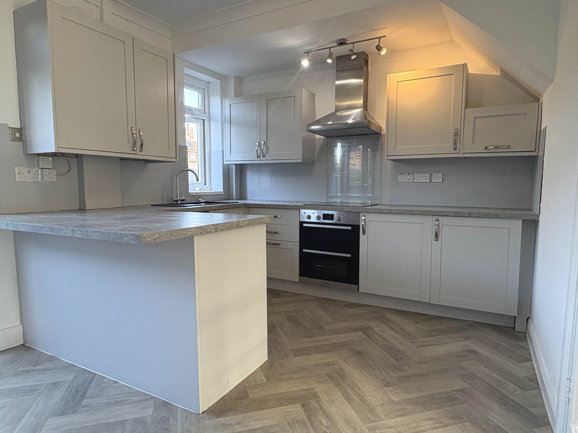 Shaw Road, Royton, Image 3