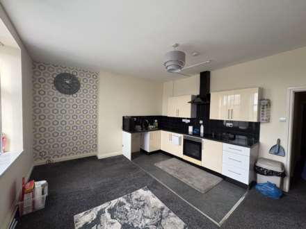 Rochdale Road, Royton, Image 3