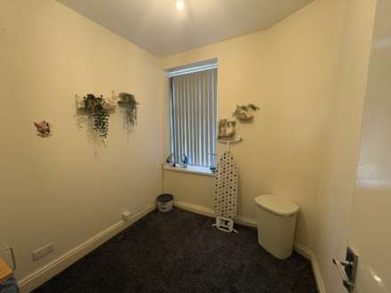 Rochdale Road, Royton, Image 6