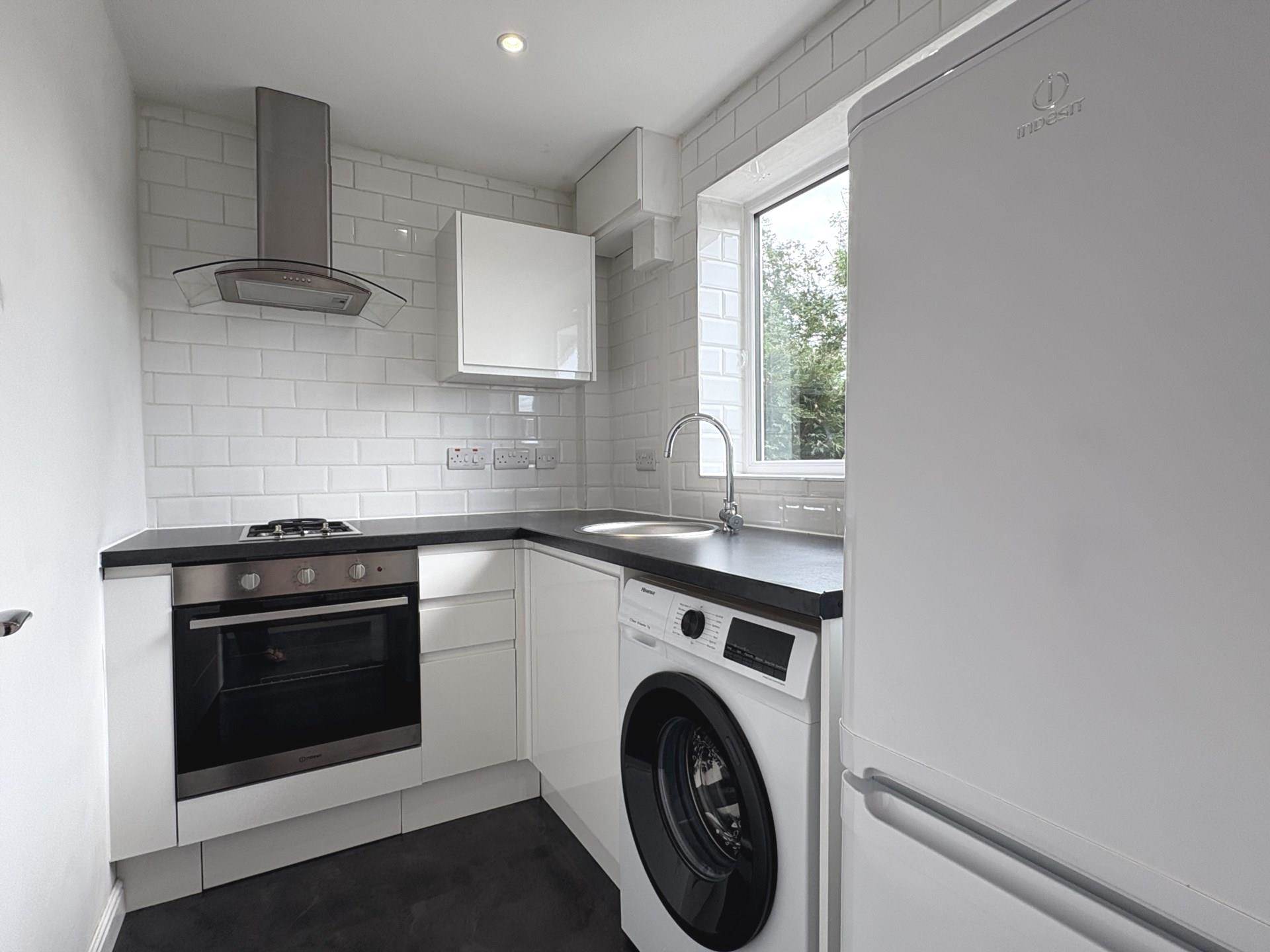 Redwood, Chadderton, Image 3