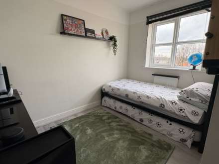 Larchfield Close, Royton, Image 11
