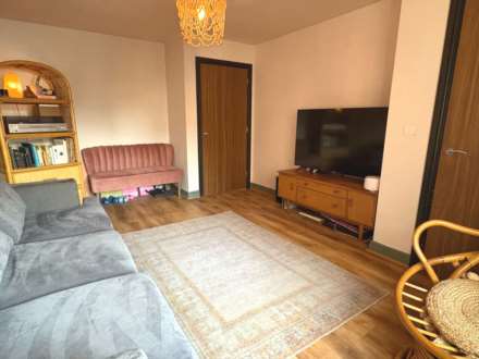 Larchfield Close, Royton, Image 2