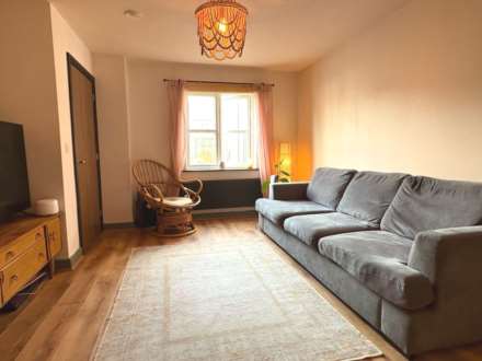 Larchfield Close, Royton, Image 4