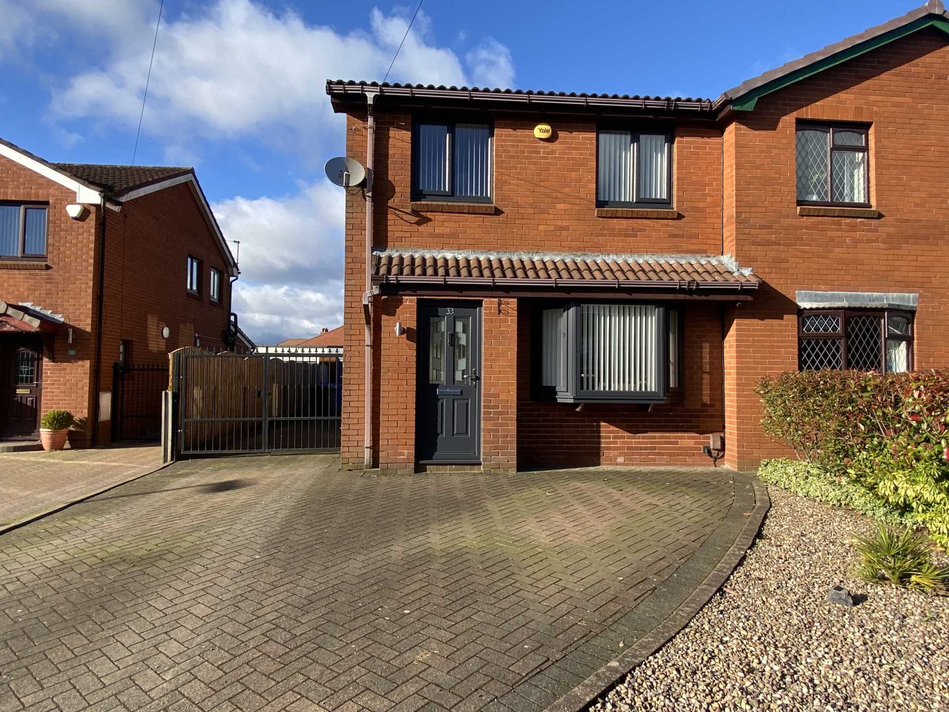 Thornham Lane, Oldham, Image 1