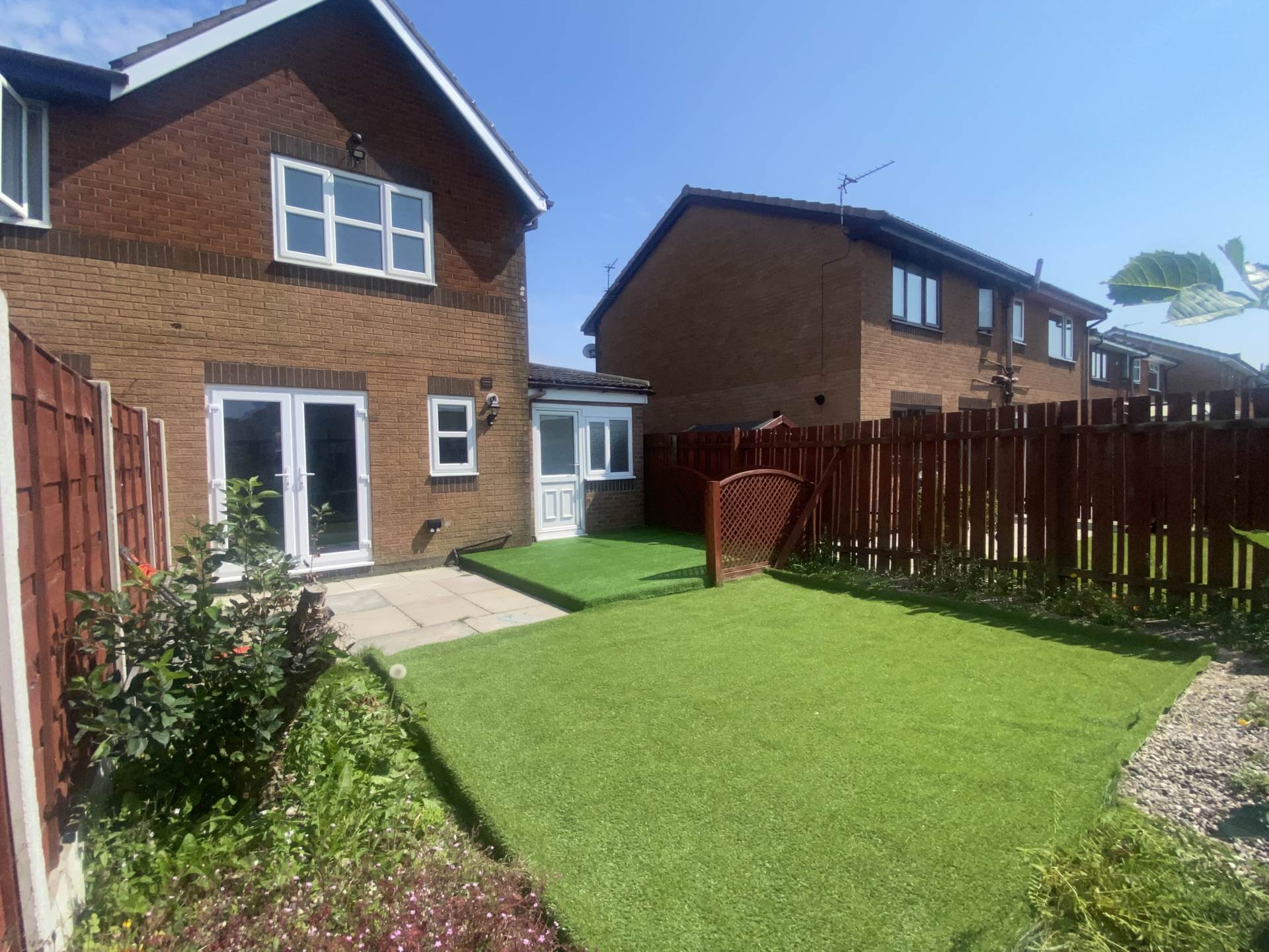 Putney Close, Oldham, Image 14
