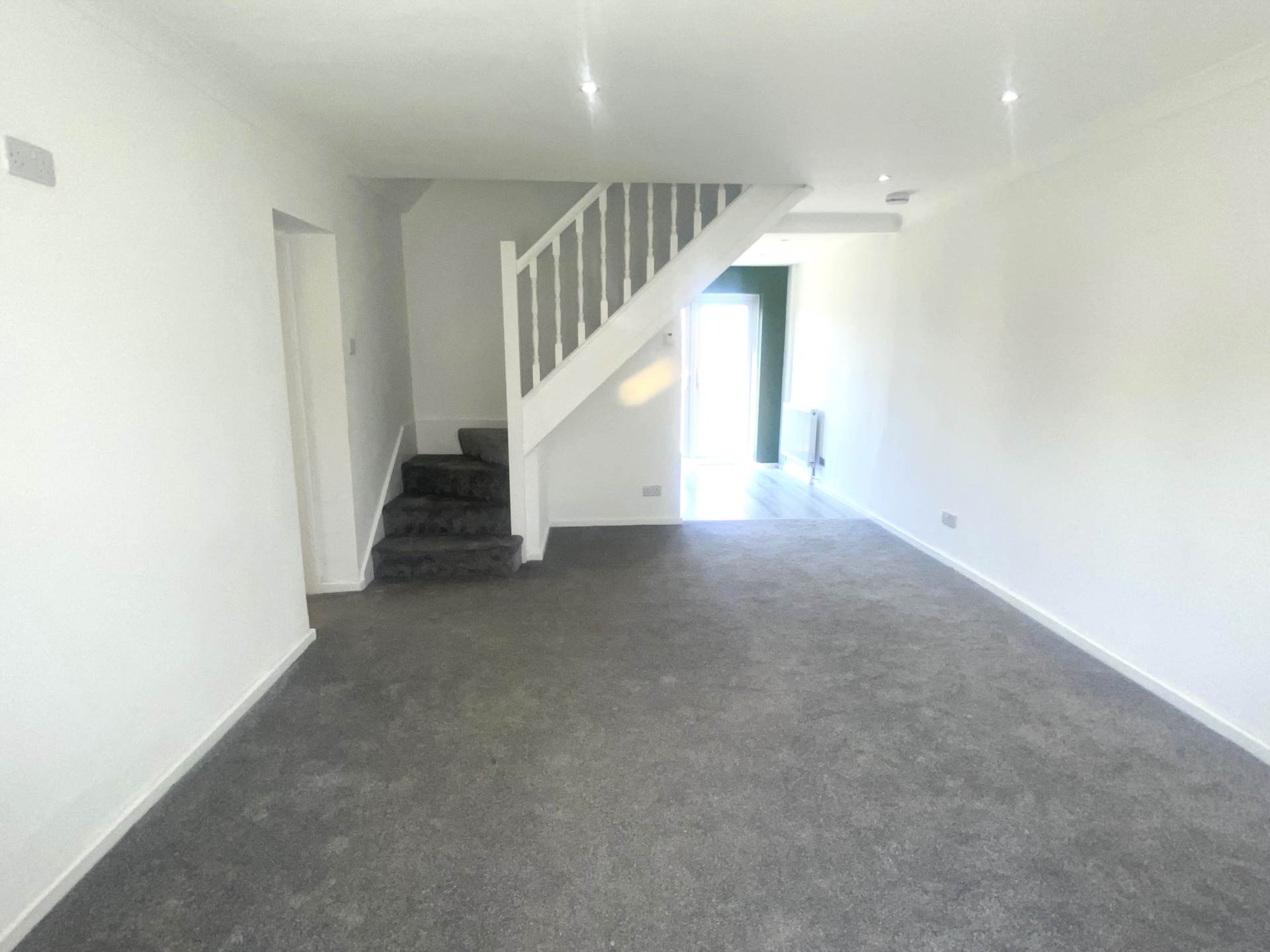 Putney Close, Oldham, Image 3