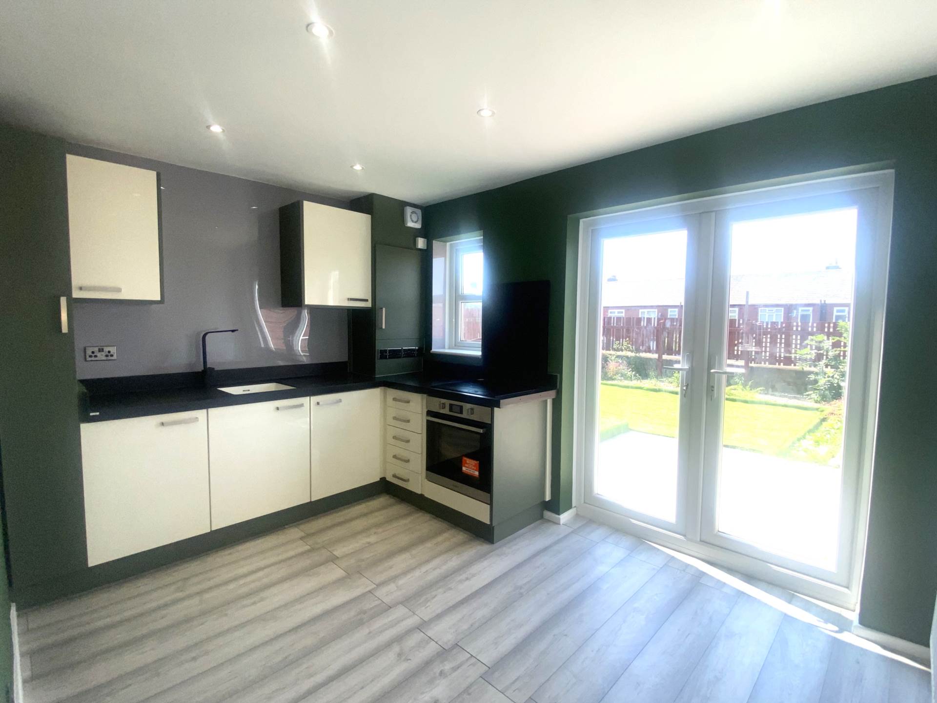 Putney Close, Oldham, Image 4