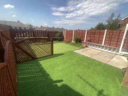 Putney Close, Oldham, Image 13