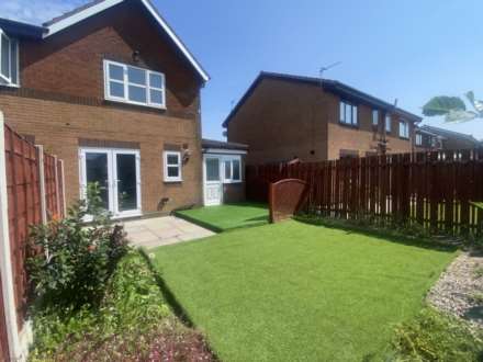 Putney Close, Oldham, Image 14