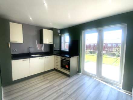 Putney Close, Oldham, Image 4