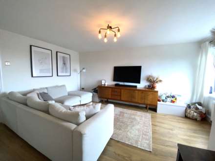 3 Bedroom Town House, Dalehead Drive, Shaw