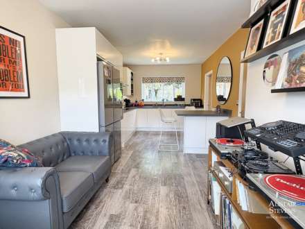 Rosebay Close, Royton, Image 3