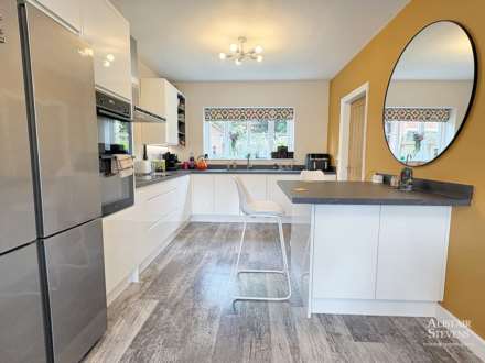 Rosebay Close, Royton, Image 7