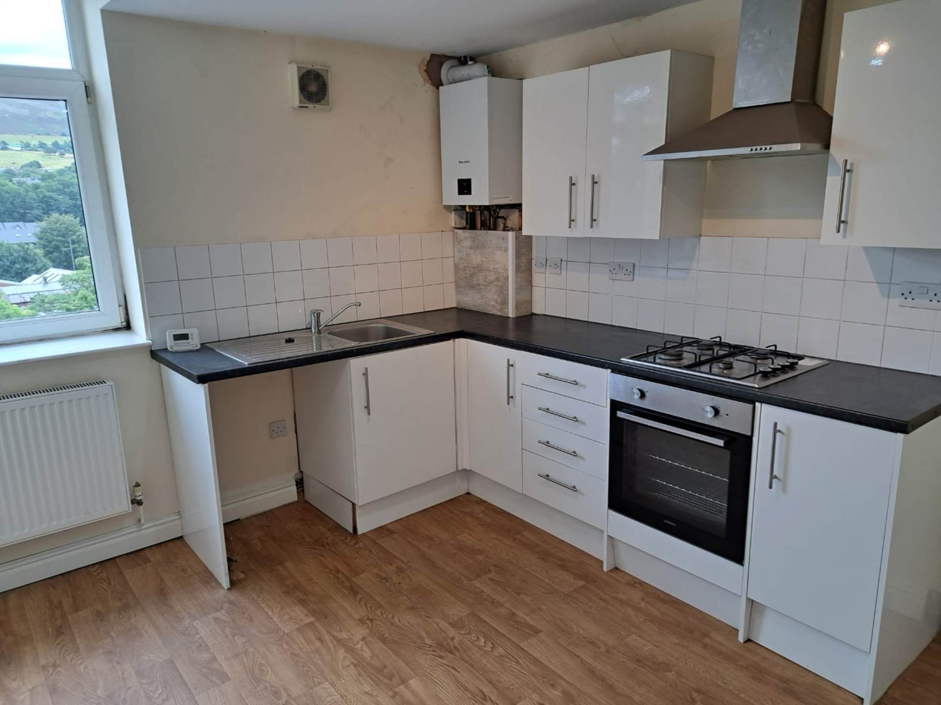 Manchester Road, Mossley, Image 2